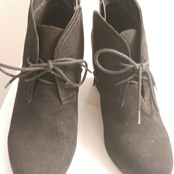 Universal Thread, lace up, platform booties size 7 - Picture 2 of 6